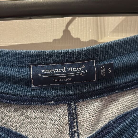 Vineyard Vines sweat shorts SZ Small - Picture 3 of 9